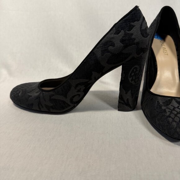 Nine West Heels 7.5 Navy Floral Block Heel Pumps Dress Party Career - Picture 3 of 7